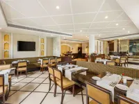 La Place Sarovar Portico Lucknow - breakfast