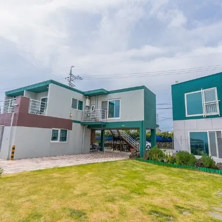 Jeju Glory Hill Pension & Guest House Отели рядом с достопримечательностью «Атлетический парк Сусан»