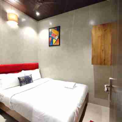 Hotel Eros - Near Mumbai International Airport T2 Rooms