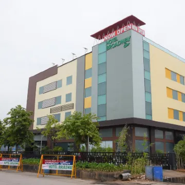 Broadway Inn Hotels near Galta Gate