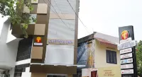 Puthens Clifton Inn Hotels in Ettumanoor