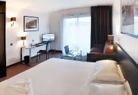 Golden Tulip Nantes Carquefou Suites Các khách sạn ở Nort-sur-Erdre