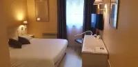 Logis l'Auberge Bourbonnaise Hotels in Puy-Guillaume