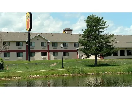 Super 8 by Wyndham Omaha Eppley Airport/Carter Lake
