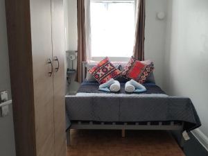 Charming and Stylish 2-Bed Apart - London Dagenham