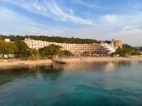 Grand Decameron Cornwall Beach，一個全包的商標度假村