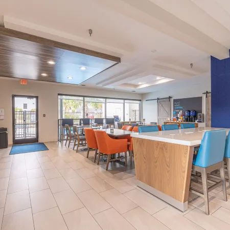 Holiday Inn Express & Suites COLLEGE STATION by IHG