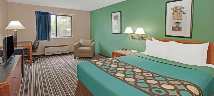 Baymont Inn & Suites by Wyndham Richmond Hotels in McHenry County