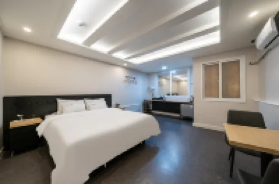 Hotel A Plus (A+) in Sanjeong-Dong, Jeonju โรงแรมใน
