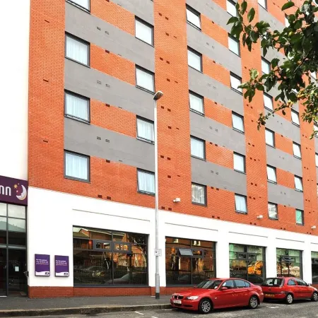 Premier Inn Belfast City Centre Alfred Street Отели рядом с достопримечательностью «Центральный железнодорожный вокзал Белфаста»