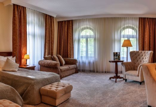 1. 그랜드 호텔 스..