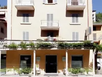 Hotel Belvedere فنادق في Clusone