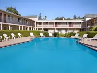 Rose Garden Inn - parking