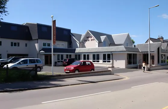 尼維斯河畔旅館