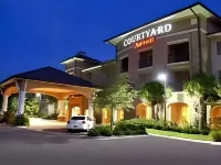 Courtyard Charleston Mt. Pleasant Hotels near Men's Wearhouse
