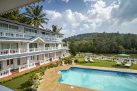 Stone Wood Riverfront Resort, Siolim - 가족여행