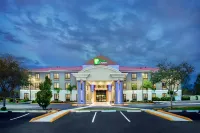 Holiday Inn Express & Suites Sebring Hotels near Highlands Hammock State Park