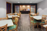 Links BOS Landen Hotel & Spa of Pella, Trademark by Wyndham - Aamiainen