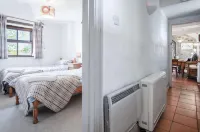 Haggard - 3 Bedroom Cottage - Manorbier - Tiny houses