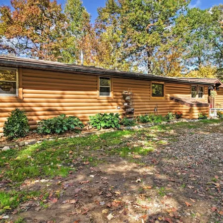 Cozy Retreat w/ Fire Pit < 1 Mi to Mille Lacs Lake