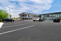 Clarion Pointe Ridgecrest Near China Lake Naval Station - parking