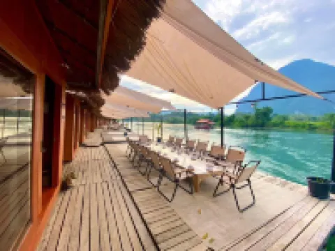 m&r house Hoteles en Feuang