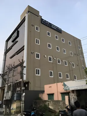 A K Plaza Hotels in Західний Ґодаварі