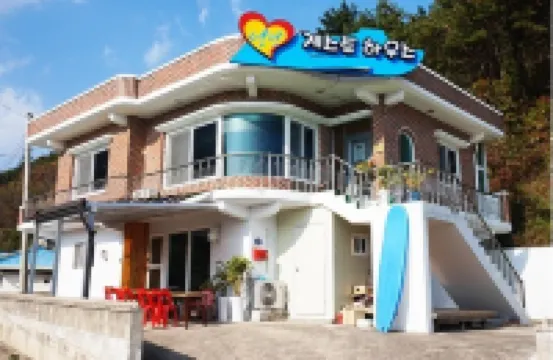 Gangneung Romantic Guesthouse Pension โรงแรมใน