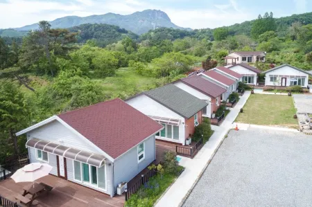 Damyang All Again Pension Отели рядом с достопримечательностью «Meta Provence»