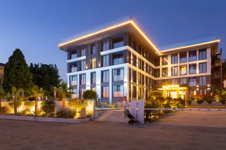 Делос Отели рядом с достопримечательностью «Имеретинский пляж»