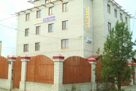 Два Крыла Отели рядом с достопримечательностью «Музыка и время»