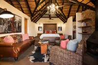 Tshukudu Bush Lodge Hotels in Sun City