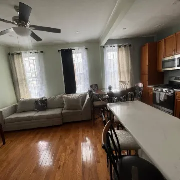 Huge 3 Bedrooms Apt 15 Minutes to NY City