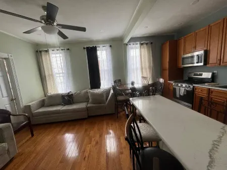 Huge 3 Bedrooms Apt 15 Minutes to NY City Отели рядом с достопримечательностью «Запад Нью Йорк Паркс Департмент»