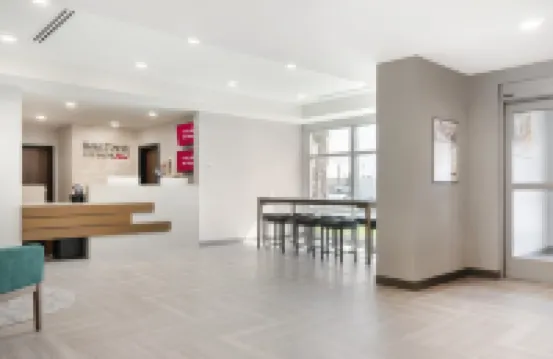 HomeTowne Studios Tampa - Airport