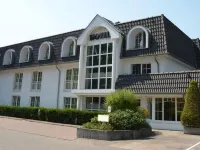 Ringhotel Klövensteen Hotels near Rissen