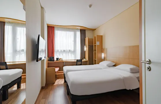 宜必思考納斯中心酒店