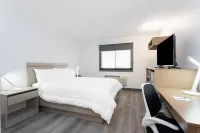 Travelodge by Wyndham Elkhart Hotels in Elkhart