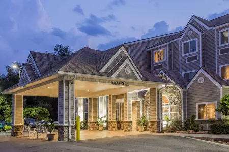 Microtel Inn & Suites by Wyndham Jacksonville Airport