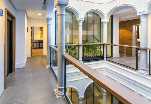 아키타니아 홈 스위트