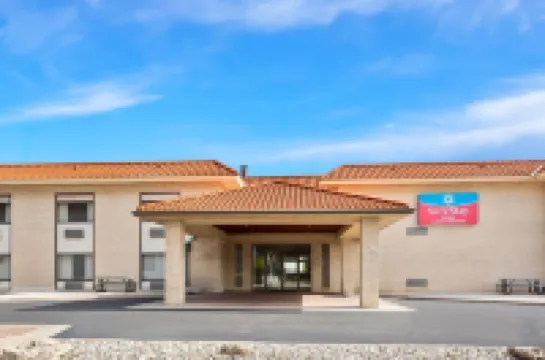 SureStay Plus by Best Western Windsor Hotel in zona Bert Weeks Memorial Gardens