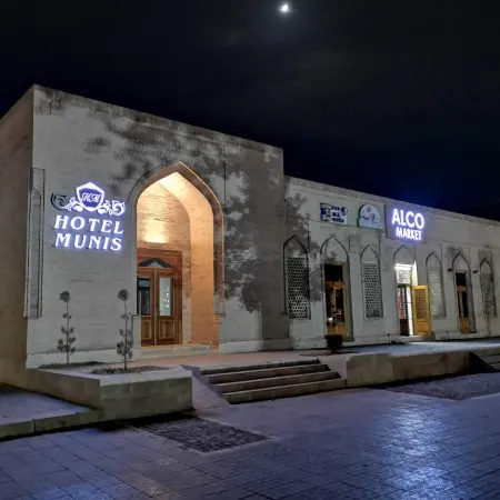 Munis Hotel Отели рядом с Международный аэропорт Бухара