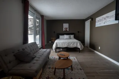 One Bedroom Condo Near Whyte Ave Hotels in Southwest Edmonton