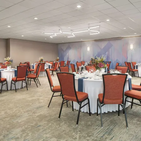 Homewood Suites by Hilton Chicago Downtown/Magnificent Mile Отели рядом с достопримечательностью «Торговый центр Water Tower Place»