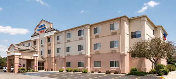 Fairfield Inn & Suites Toledo Maumee Hotels in Lucas County