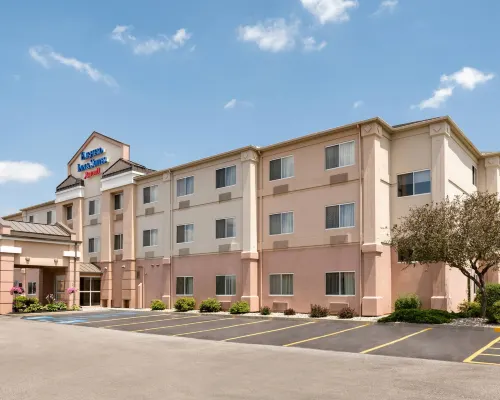Fairfield Inn & Suites Toledo Maumee Hotels in Maumee