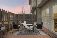 Escape to Luxury: Nashville's Chic Townhouse Haven/ Near Gulch and Downtown Hotels in Berry Hill