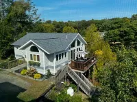 Coveshead. Dramatic waterfront designer cottage. Hotels in Harpswell