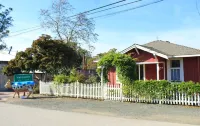 Little Cottage in Harmony Hotels near Public Art "Portal to Big Sur"
