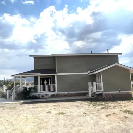 Bucolic views, spacious great room, short walk to center of town!